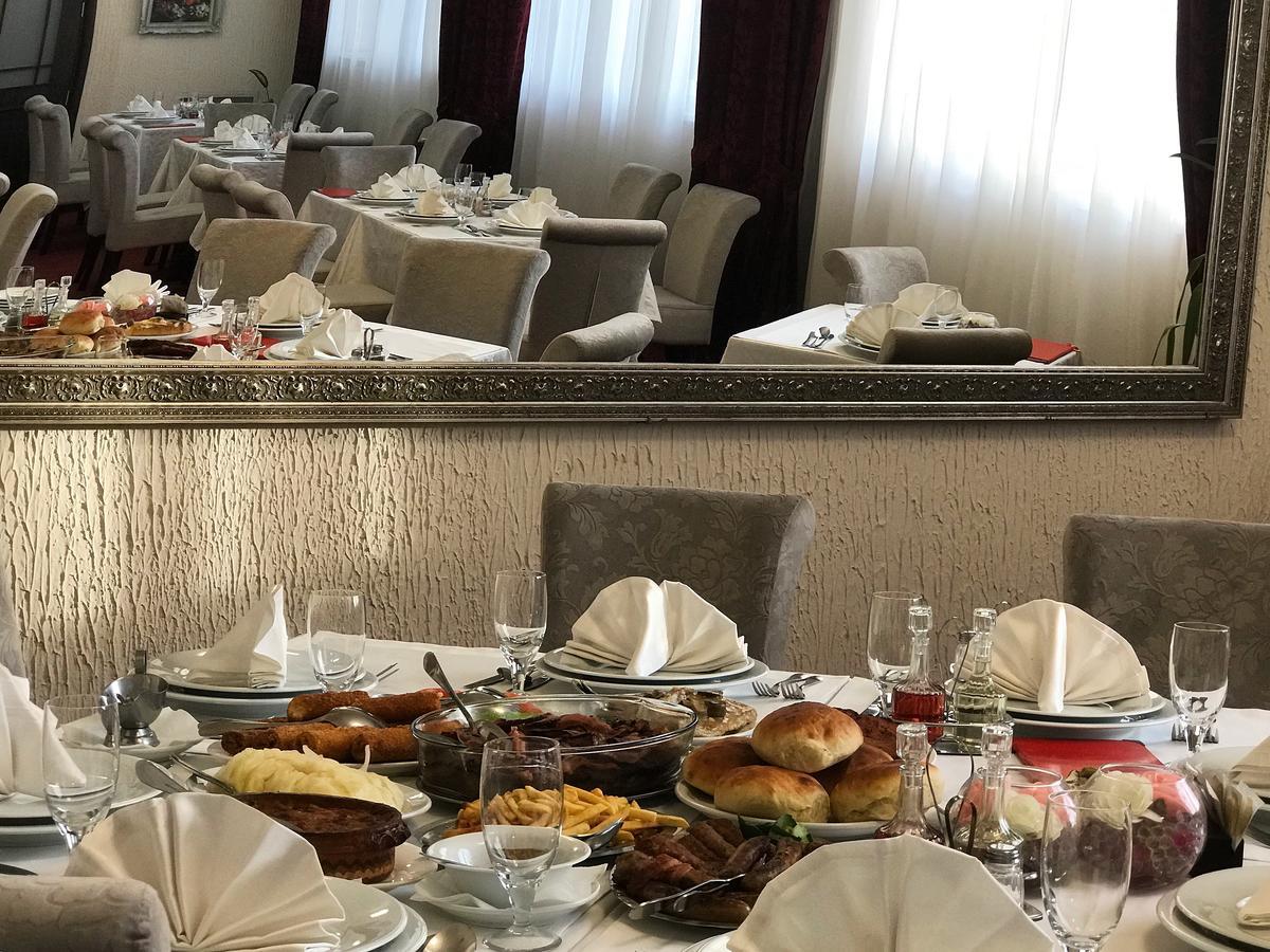Golden Inn Hotel Majdanpek ภายนอก รูปภาพ