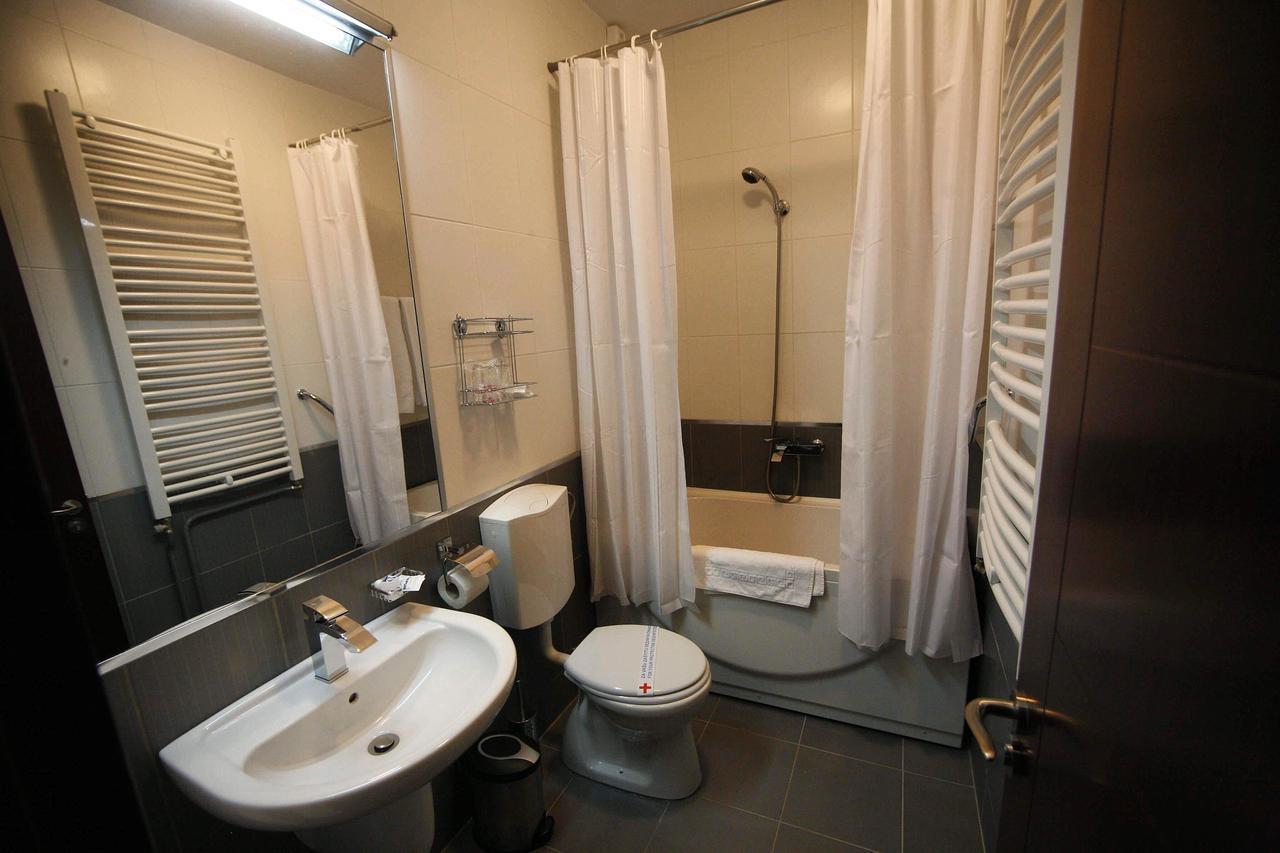 Golden Inn Hotel Majdanpek ภายนอก รูปภาพ