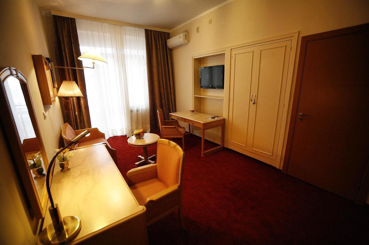 Golden Inn Hotel Majdanpek ภายนอก รูปภาพ