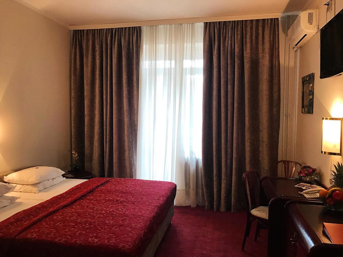 Golden Inn Hotel Majdanpek ภายนอก รูปภาพ