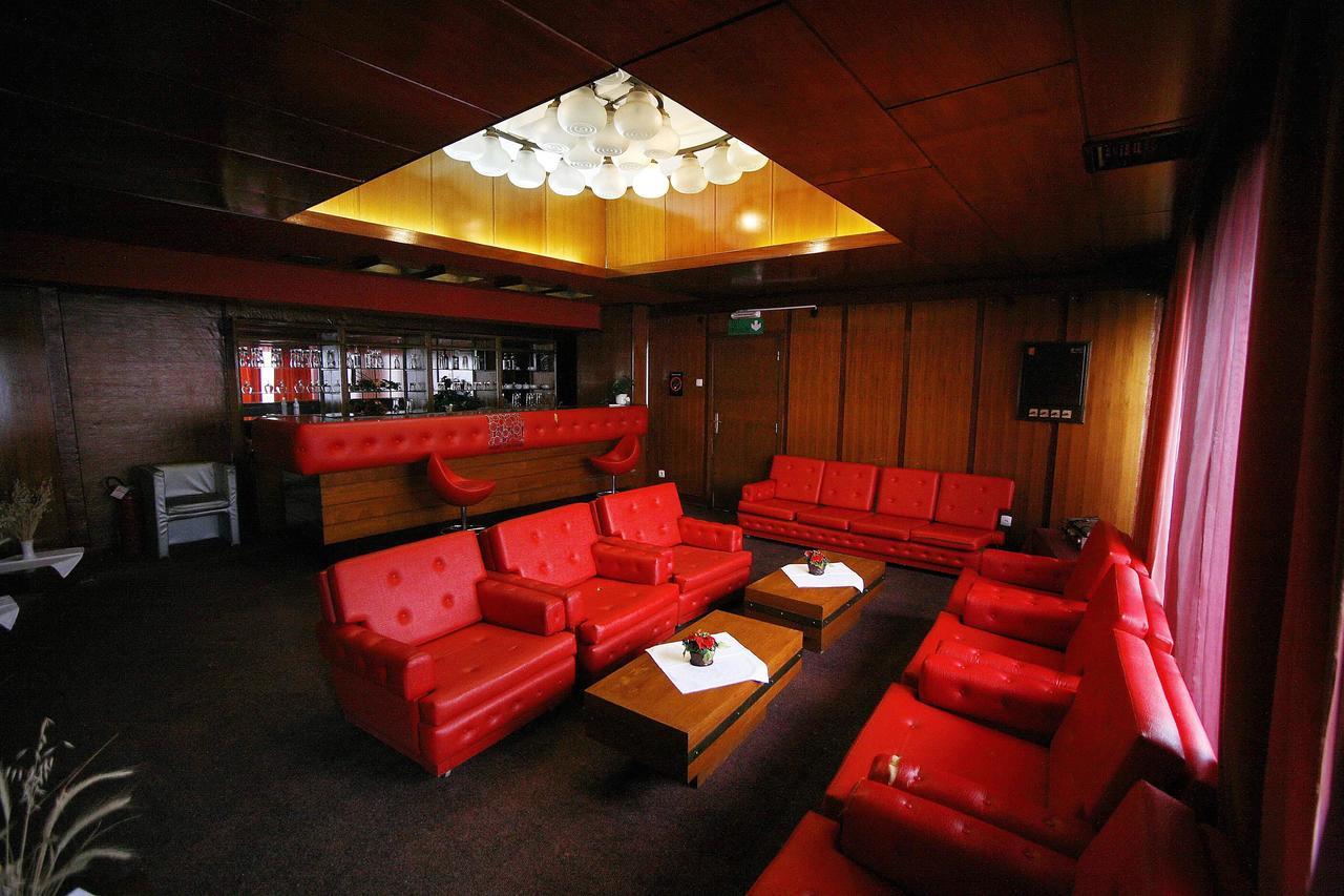 Golden Inn Hotel Majdanpek ภายนอก รูปภาพ